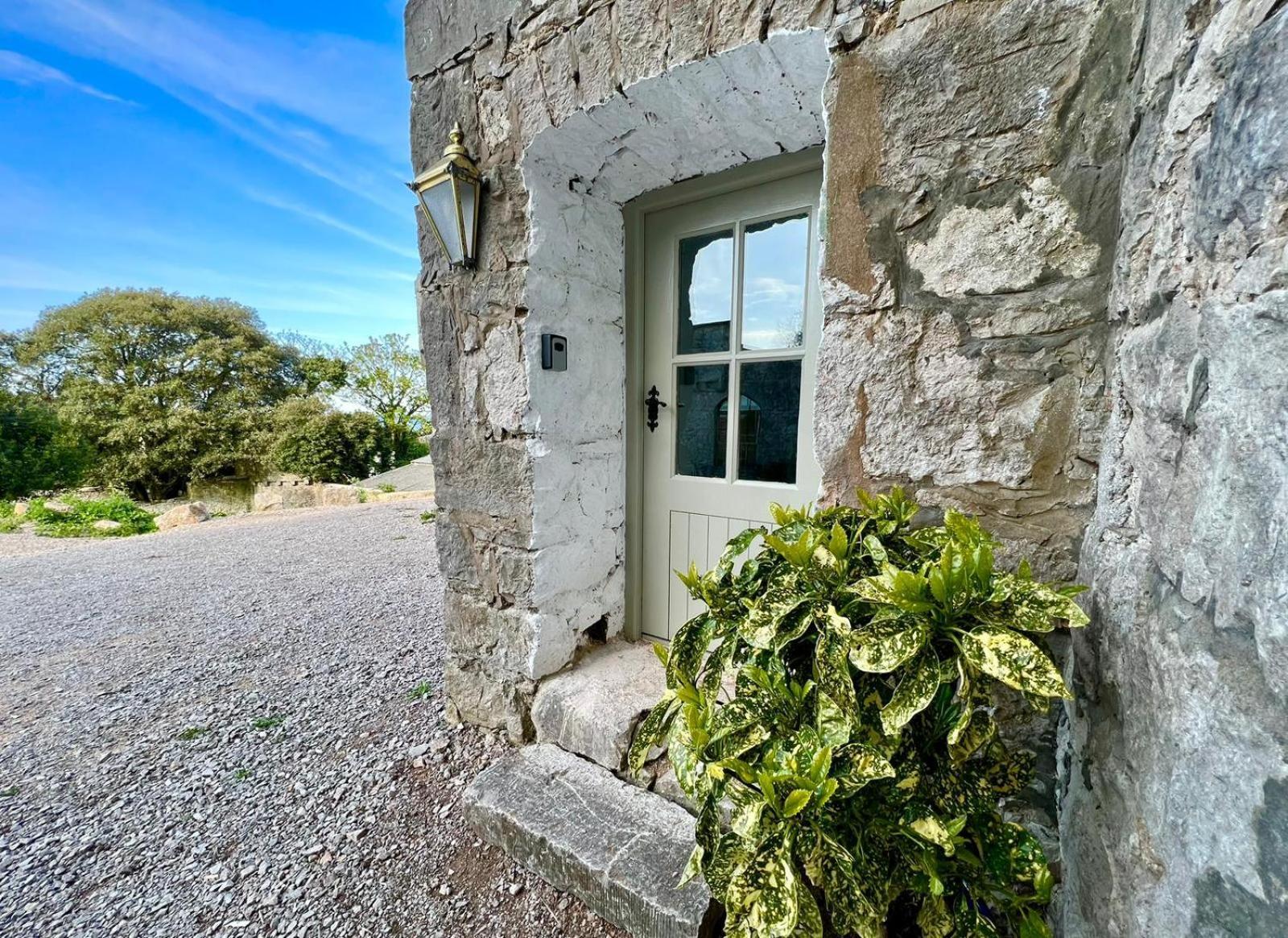 Tan-Yr-Ogo Gate Lodge, Gwrych Castle Llanddulas Exterior photo