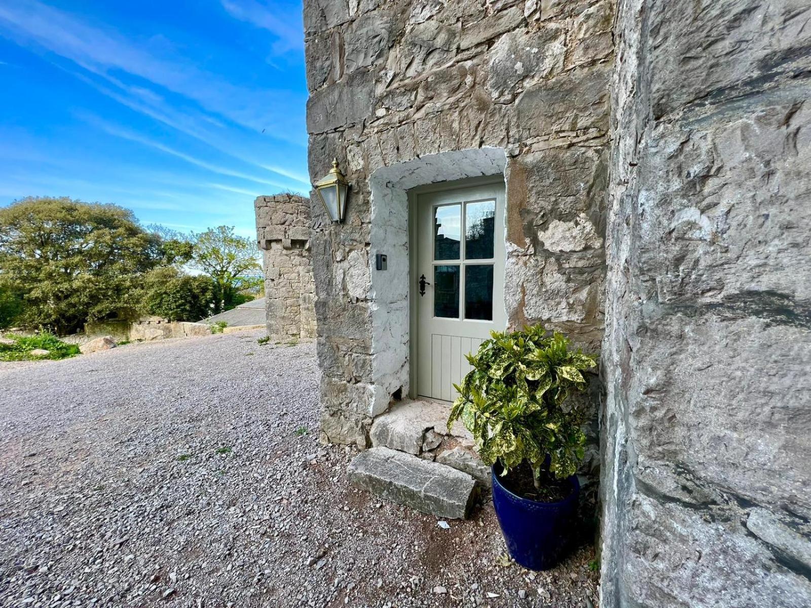 Tan-Yr-Ogo Gate Lodge, Gwrych Castle Llanddulas Exterior photo